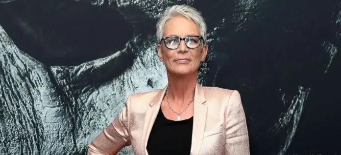 Jamie Lee Curtis durante su entrevista con The Guardian, posando sin retoques ni filtros para lanzar un mensaje claro contra la cirugía estética.