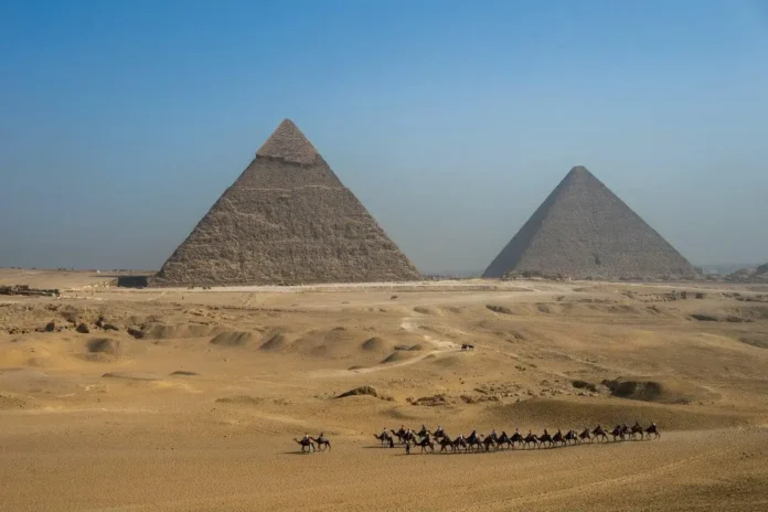 Plano aéreo del complejo Gisr el-Mudir en Saqqara, Egipto