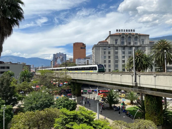 Metro de Medellín con metrocable y tranvía, destacado entre los 10 mejores sistemas de transporte del mundo