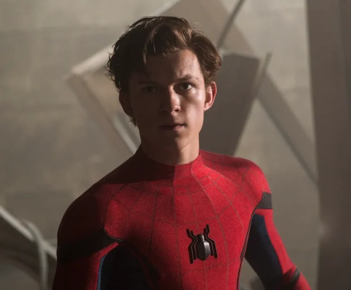 Tom Holland en Spider-Man, compartiendo su historia de TDAH y dislexia inspiradora para migrantes latinos