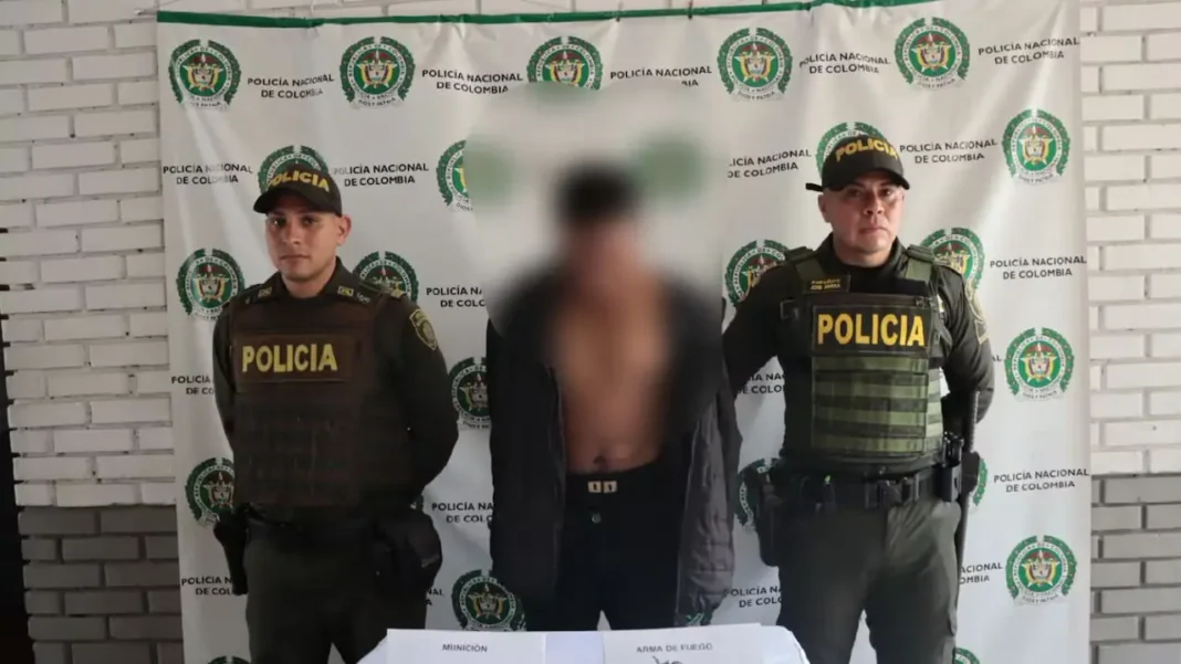 Policía de Cali patrullando frente a atracos y amenazas terroristas 2025 migrantes latinos exterior