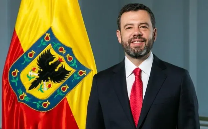 Alcalde Carlos Fernando Galán retirando temporalmente reforma tributaria en Bogotá migrantes latinos exterior