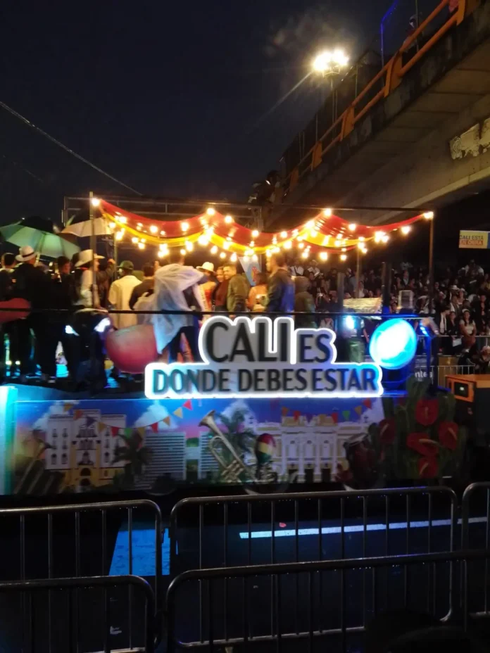 Carroza musical en el desfile inaugural de la Feria de Cali 2025