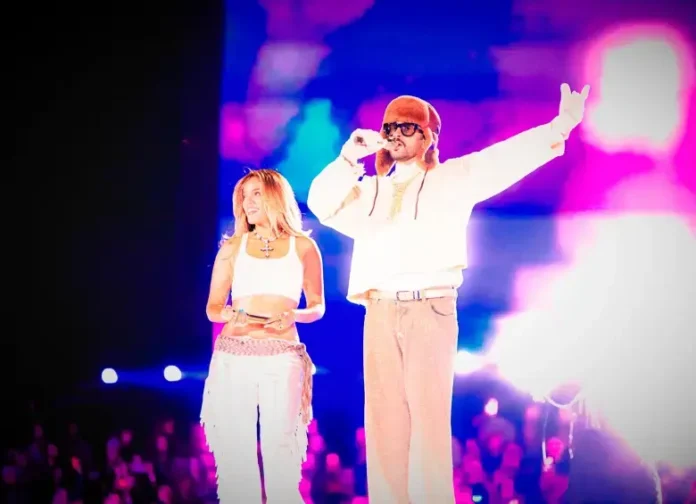 Karol G reaparece en Medellín junto a Bad Bunny durante concierto en Colombia