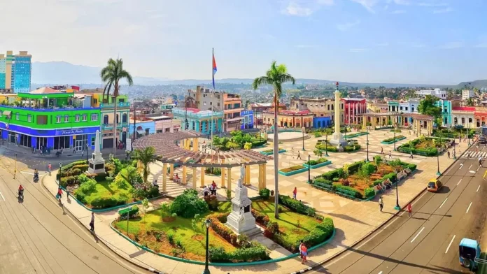 Vista satelital de Cuba a oscuras comparada con el crecimiento del sector privado.