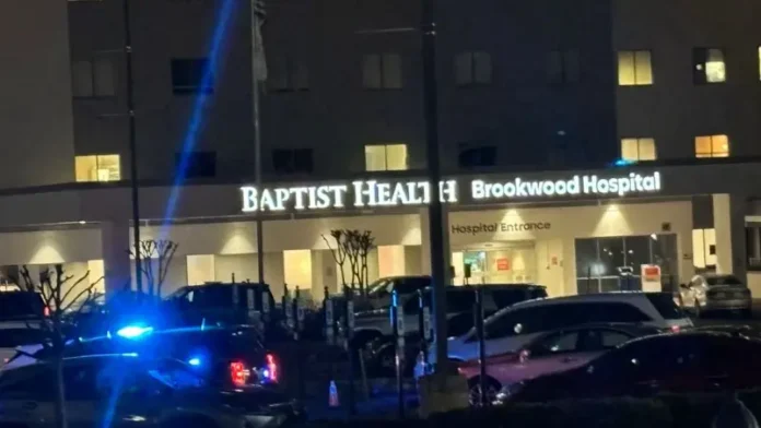 Fachada del Centro de Mujeres del Hospital Brookwood bajo investigación policial.