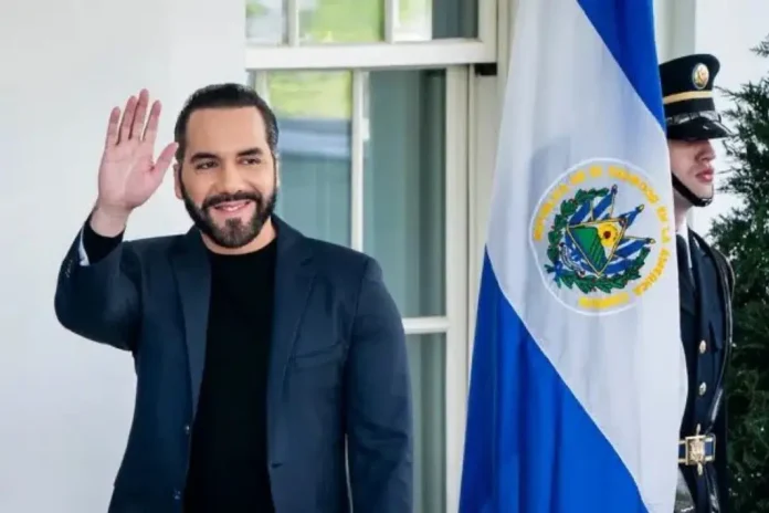 Congreso de El Salvador aprobando la reforma de cadena perpetua 2026. Leyenda: La Asamblea Legislativa eliminó la prohibición de penas perpetuas en una sesión histórica.